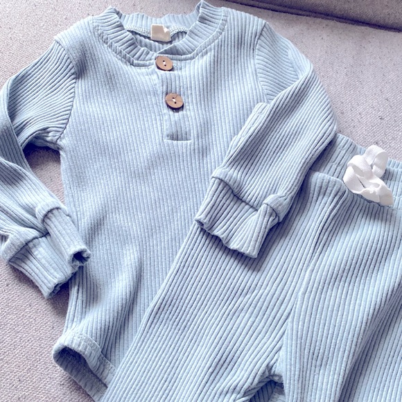 Boutique Buy - no brand 12-18m Ribbed Set - Picture 2 of 2